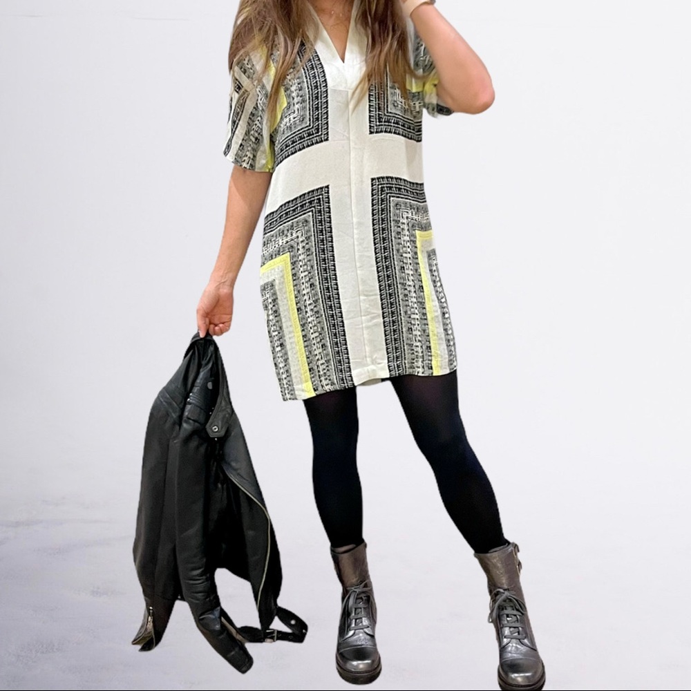 STUNNING BCBG tunic with pockets